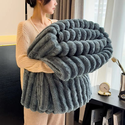 Experience Ultimate Comfort with Our 250GSM Coral Fleece Throw Blanket - Perfect for Cozy Winter Naps!