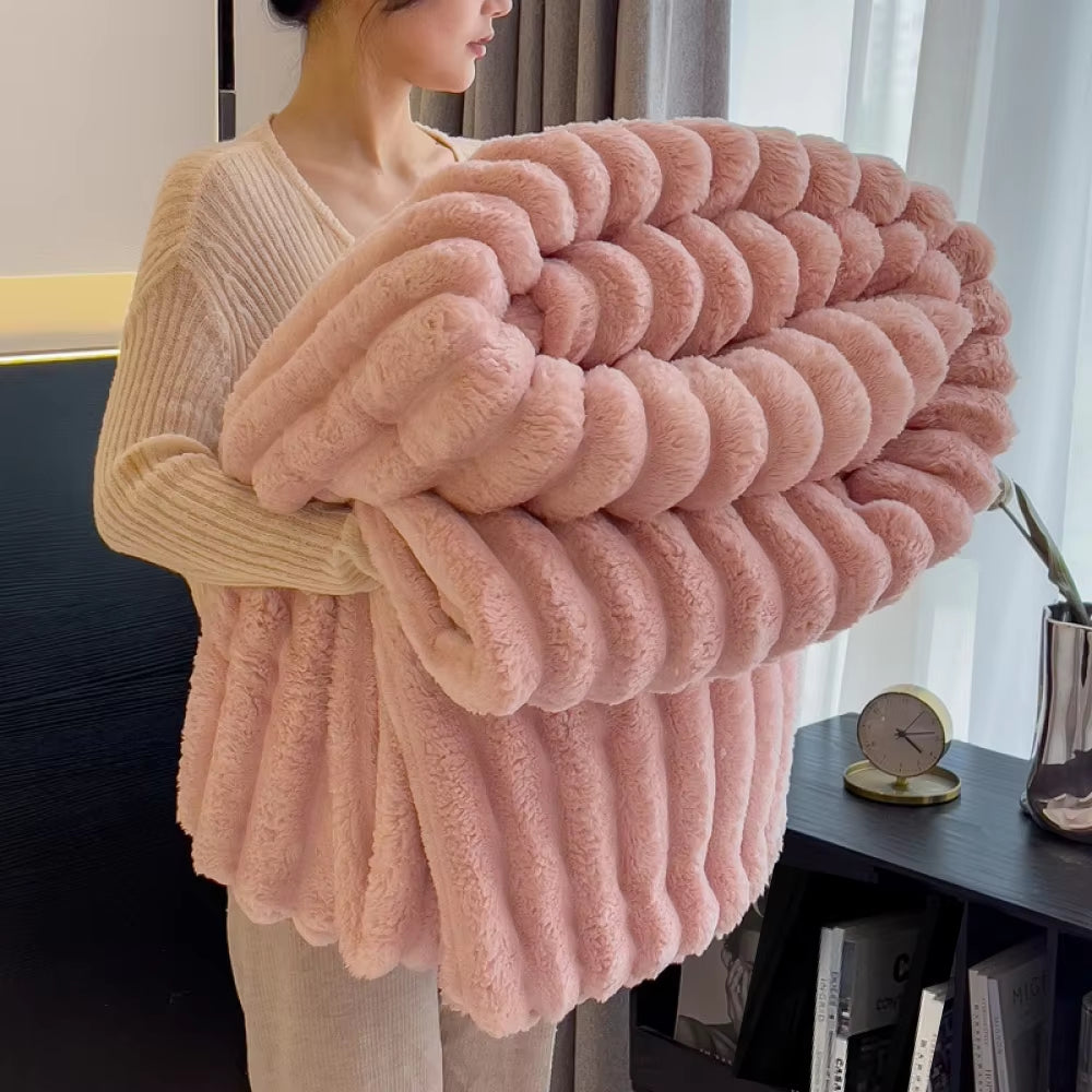 Experience Ultimate Comfort with Our 250GSM Coral Fleece Throw Blanket - Perfect for Cozy Winter Naps!